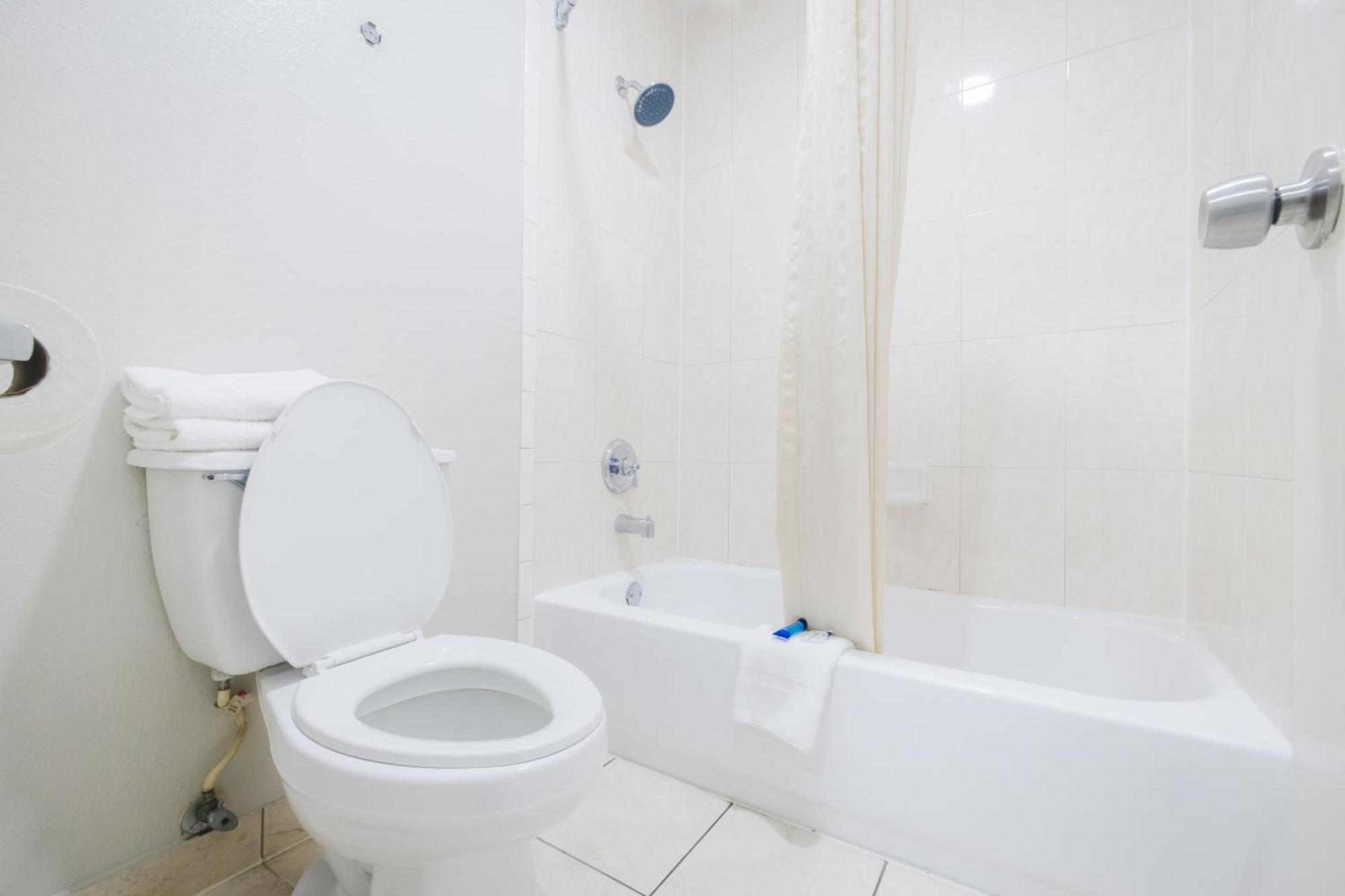 Scottish Inn & Suites Wharton Dış mekan fotoğraf