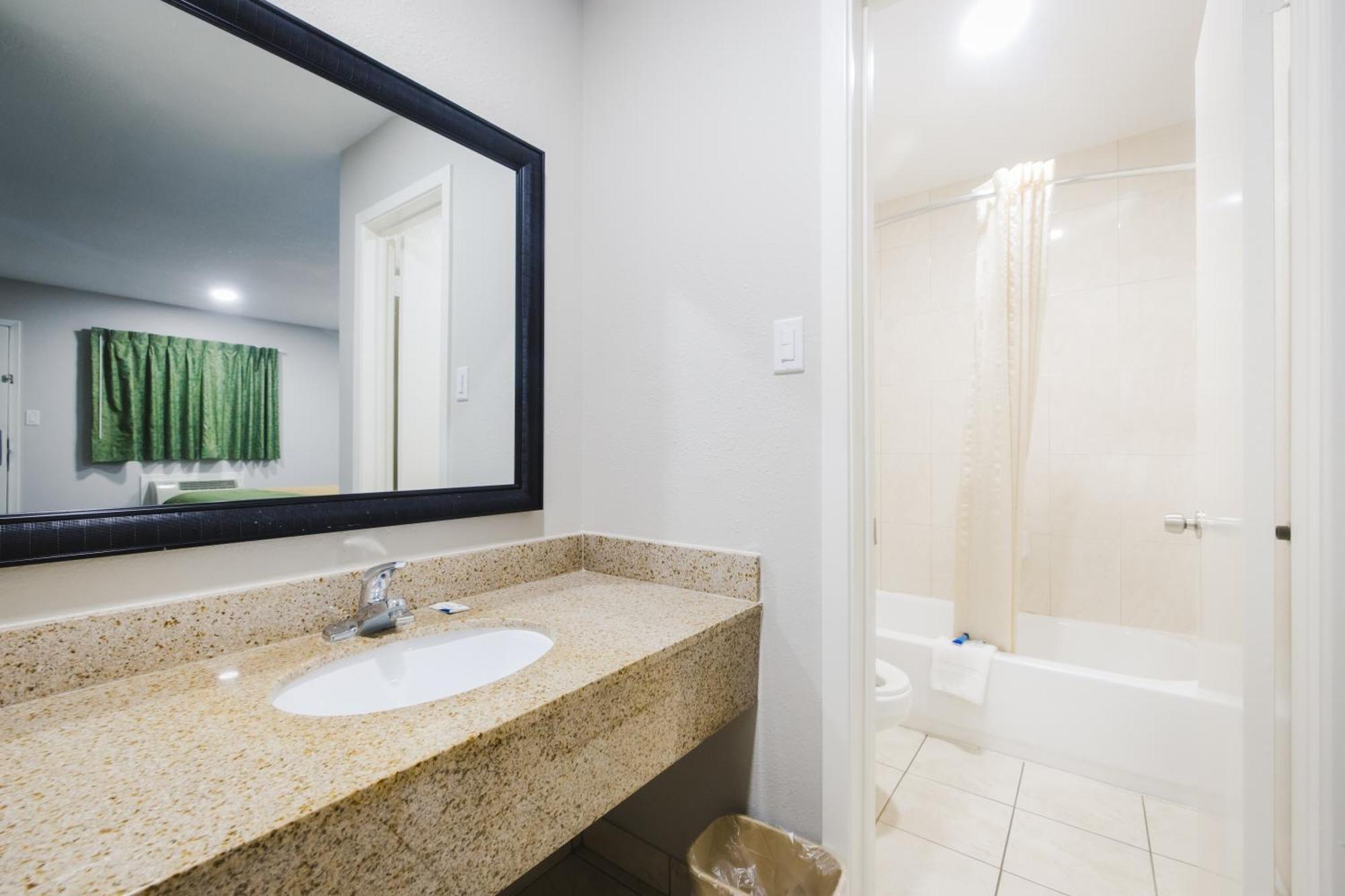 Scottish Inn & Suites Wharton Dış mekan fotoğraf